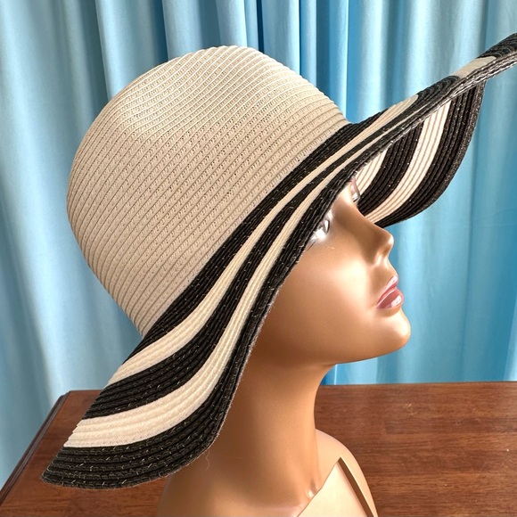 Magid Summer Floppy Hat Black & White Swirls 100% Straw - Picture 2 of 10